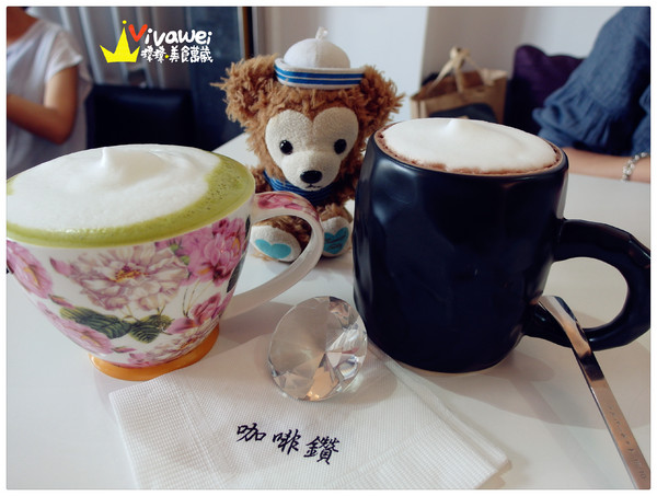 咖啡鑽:台中市東區|需要手套才能掌握的超厚實鬆餅『咖啡鑽』