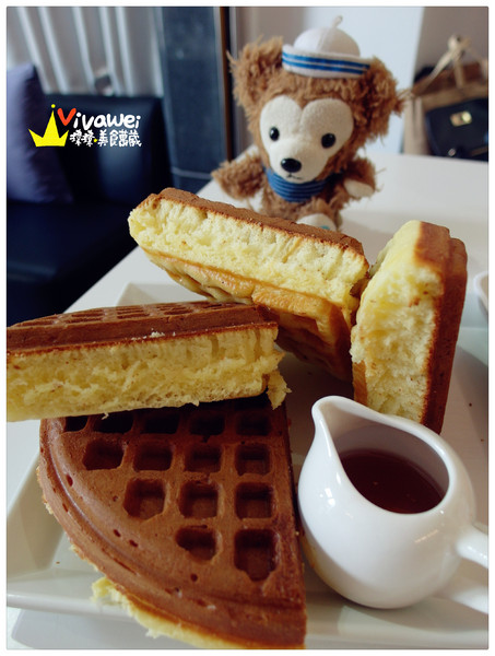 咖啡鑽:台中市東區|需要手套才能掌握的超厚實鬆餅『咖啡鑽』