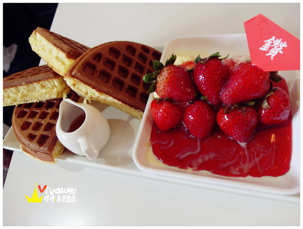 咖啡鑽:台中市東區|需要手套才能掌握的超厚實鬆餅『咖啡鑽』