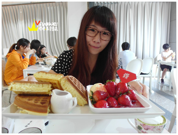 咖啡鑽:台中市東區|需要手套才能掌握的超厚實鬆餅『咖啡鑽』