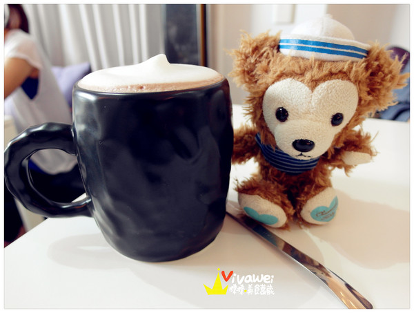 咖啡鑽:台中市東區|需要手套才能掌握的超厚實鬆餅『咖啡鑽』