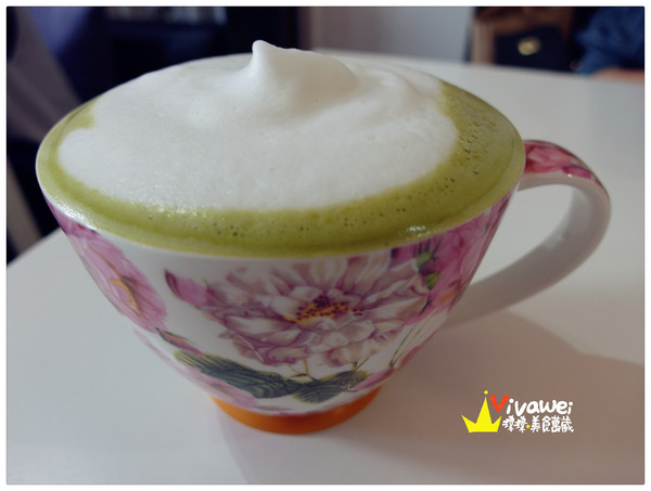 咖啡鑽:台中市東區|需要手套才能掌握的超厚實鬆餅『咖啡鑽』