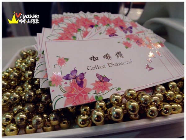 咖啡鑽:台中市東區|需要手套才能掌握的超厚實鬆餅『咖啡鑽』