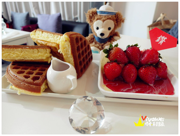 咖啡鑽:台中市東區|需要手套才能掌握的超厚實鬆餅『咖啡鑽』