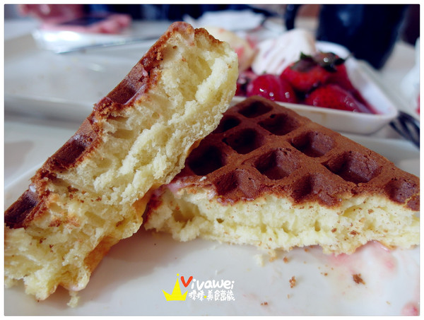 咖啡鑽:台中市東區|需要手套才能掌握的超厚實鬆餅『咖啡鑽』