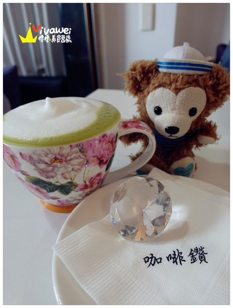 咖啡鑽:台中市東區|需要手套才能掌握的超厚實鬆餅『咖啡鑽』