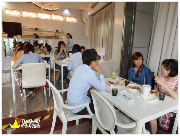 咖啡鑽:台中市東區|需要手套才能掌握的超厚實鬆餅『咖啡鑽』