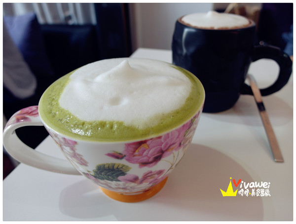 咖啡鑽:台中市東區|需要手套才能掌握的超厚實鬆餅『咖啡鑽』