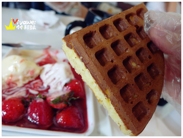 咖啡鑽:台中市東區|需要手套才能掌握的超厚實鬆餅『咖啡鑽』