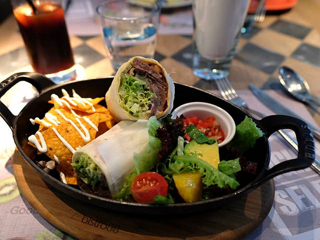 14591664_677340542419644_6452570419531165571_n