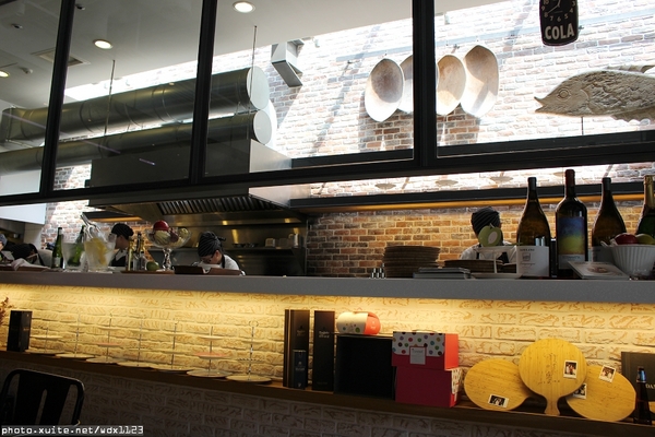 Bistro88義法餐酒館：Bistro88義法餐酒館✪招牌雞翅＆人氣pizza好吃唷~103.10.05