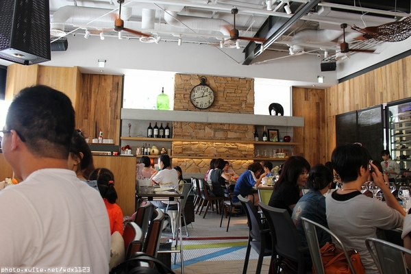 Bistro88義法餐酒館：Bistro88義法餐酒館✪招牌雞翅＆人氣pizza好吃唷~103.10.05