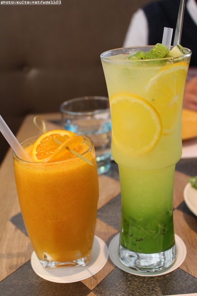 Bistro88義法餐酒館：Bistro88義法餐酒館✪招牌雞翅＆人氣pizza好吃唷~103.10.05