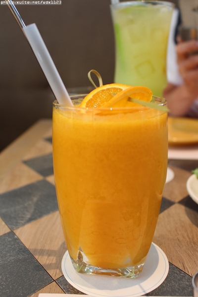 Bistro88義法餐酒館：Bistro88義法餐酒館✪招牌雞翅＆人氣pizza好吃唷~103.10.05