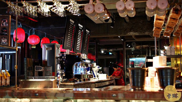 台中市第四信用合作社　：【食記】台中。《第四信用合作社》老銀行變冰店