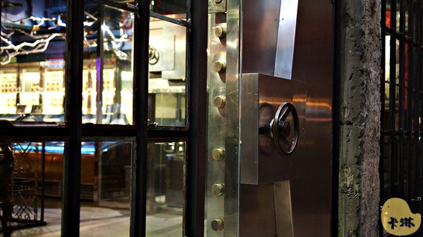 台中市第四信用合作社　：【食記】台中。《第四信用合作社》老銀行變冰店