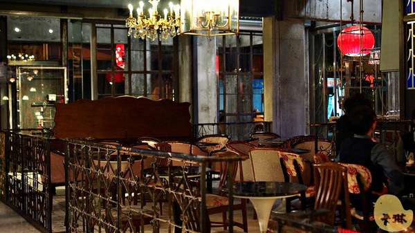 台中市第四信用合作社　：【食記】台中。《第四信用合作社》老銀行變冰店