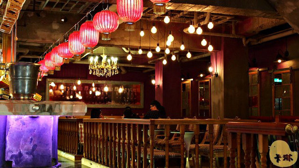 台中市第四信用合作社　：【食記】台中。《第四信用合作社》老銀行變冰店