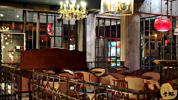 台中市第四信用合作社　：【食記】台中。《第四信用合作社》老銀行變冰店