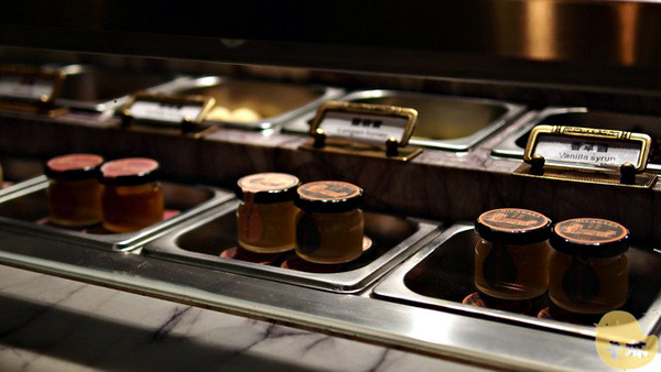 台中市第四信用合作社　：【食記】台中。《第四信用合作社》老銀行變冰店