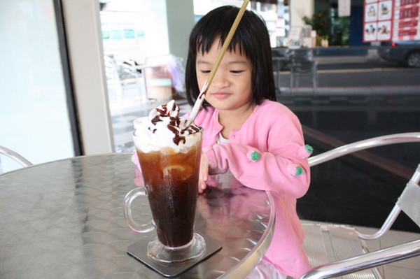 卡諾帝KALODI咖啡館：體驗【卡諾帝KALODI咖啡館 】療癒系超夯『盆栽飲品』+『比利時鬆餅』+『招牌經典咖啡』