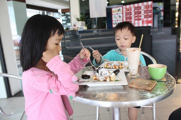 卡諾帝KALODI咖啡館：體驗【卡諾帝KALODI咖啡館 】療癒系超夯『盆栽飲品』+『比利時鬆餅』+『招牌經典咖啡』