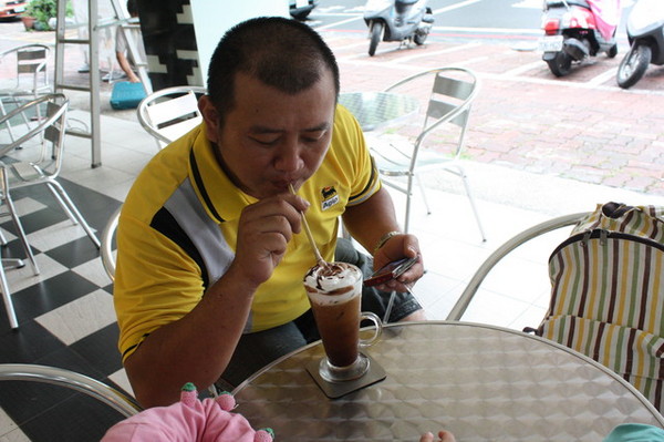 卡諾帝KALODI咖啡館：體驗【卡諾帝KALODI咖啡館 】療癒系超夯『盆栽飲品』+『比利時鬆餅』+『招牌經典咖啡』