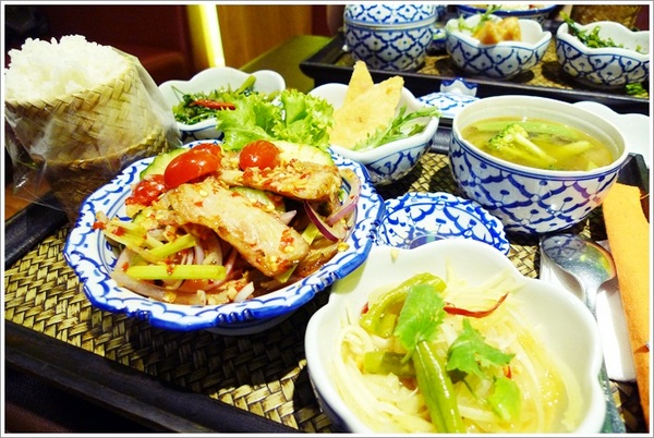 享味曼谷:【享味曼谷】新崛江新開店泰式料理,定食呈現泰菜經典之作