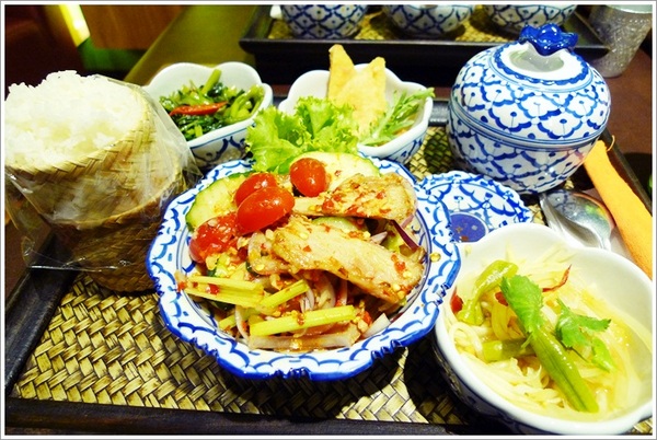 享味曼谷:【享味曼谷】新崛江新開店泰式料理,定食呈現泰菜經典之作