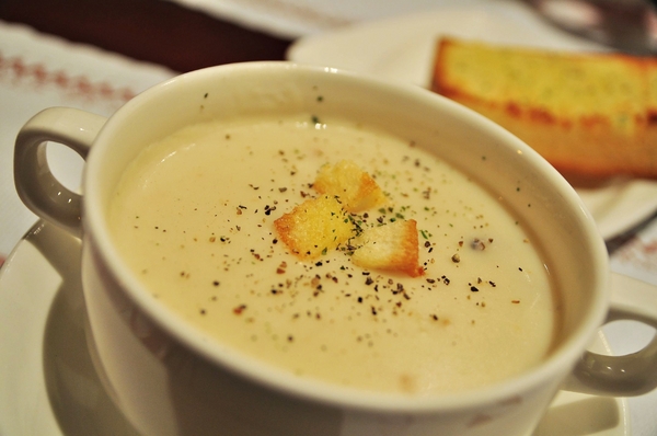 紫紅洋蔥:【高雄】岡山默默擠滿客人小餐廳.紫紅洋蔥.桑尼瘦不了