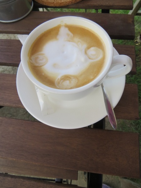 鐵道咖啡：【口碑券3】坐在鐵道旁~愜意喝咖啡『鐵道咖啡/高雄鼓山』