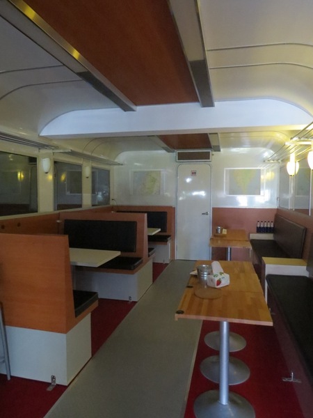 鐵道咖啡：【口碑券3】坐在鐵道旁~愜意喝咖啡『鐵道咖啡/高雄鼓山』