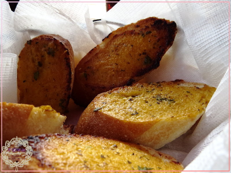 09披薩套餐($499) -烤麵包.jpg