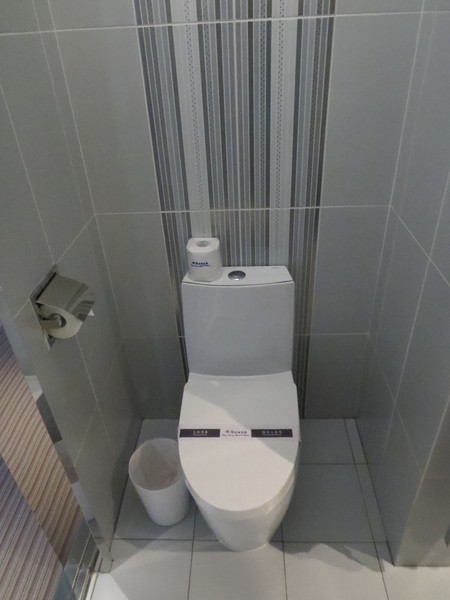 高雄御宿商旅(中央公園館)：雖然商務但很舒適的【高雄御宿商旅/中央公園館】