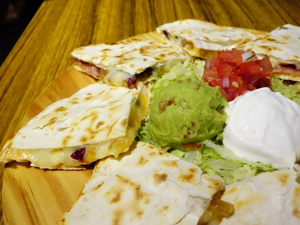 the Chips美式餐廳(光復店)：The chips美式餐廳(光復店)+美式+光復南路+多樣餐點+運動餐廳+賽事+大份量