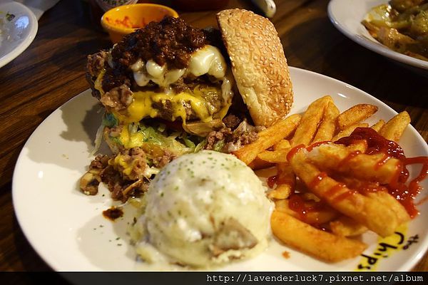 the Chips美式餐廳(光復店):♥The chips美式餐廳(光復店)--超驚人漢堡堡