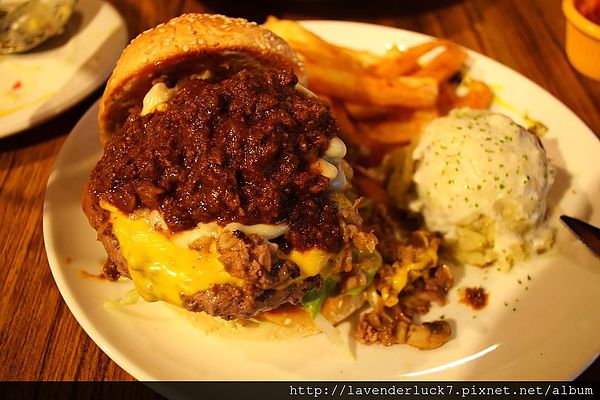 the Chips美式餐廳(光復店):♥The chips美式餐廳(光復店)--超驚人漢堡堡