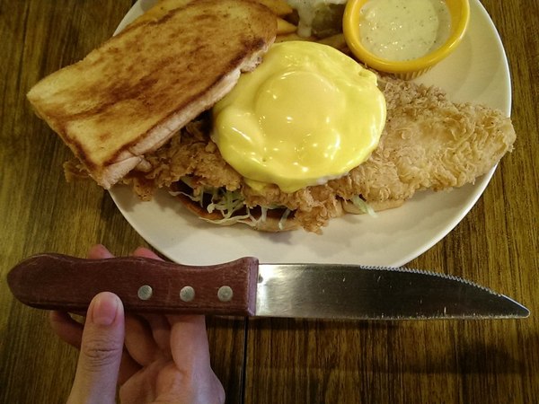 the Chips美式餐廳(光復店):《口碑券》the Chips美式餐廳│豪邁美式餐點 甜點也是大份量!!?@國父紀念館站