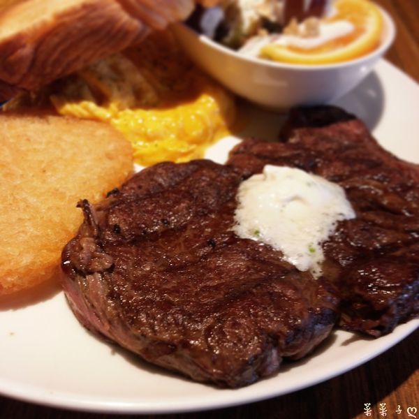 the Chips美式餐廳(光復店)：[台北東區]滿足味蕾的超大份量 ♥『the Chips美式餐廳 / 光復店』♥ 除了漢堡你怎麼能錯過牛排