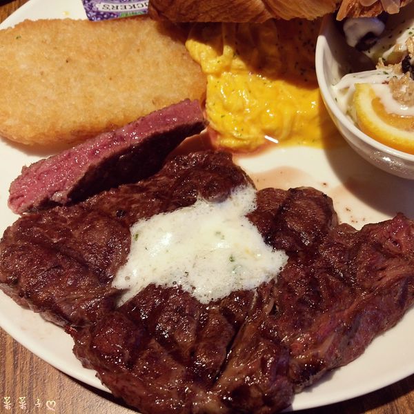 the Chips美式餐廳(光復店)：[台北東區]滿足味蕾的超大份量 ♥『the Chips美式餐廳 / 光復店』♥ 除了漢堡你怎麼能錯過牛排