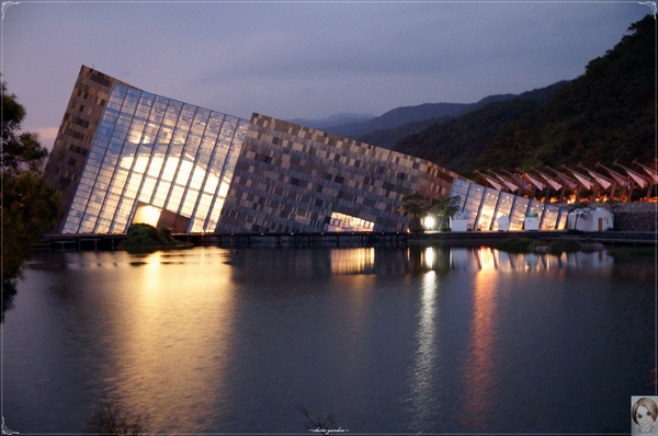 冬山車站：[攝影小旅行]宜蘭 冬山車站&蘭陽博物館~線條與光影的美學