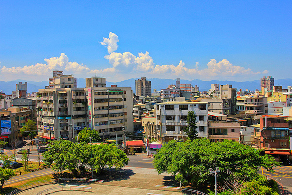 冬山車站：[遊記]【宜蘭】冬山車站。 造景時尚的火車站