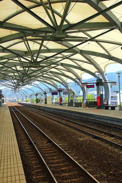 冬山車站：[遊記]【宜蘭】冬山車站。 造景時尚的火車站