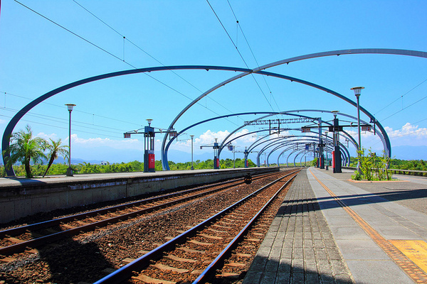 冬山車站：[遊記]【宜蘭】冬山車站。 造景時尚的火車站