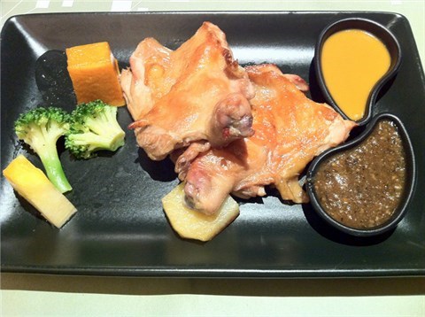 燻烤雞排 - 大安區的陶板屋和風創作料理)