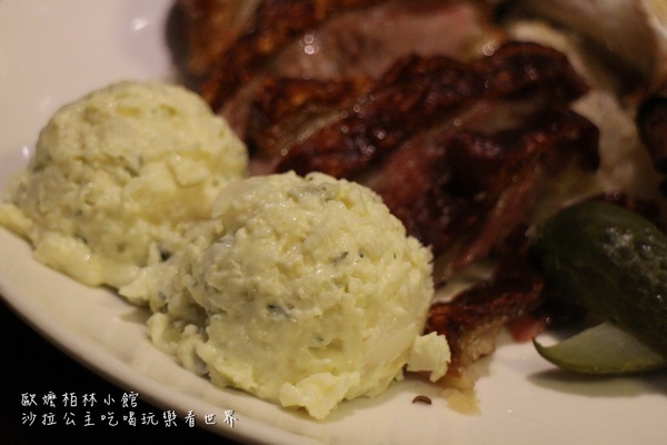 歐嬤柏林小館(园:貝貝熊柏林小館):台北‧東區美食『歐嬤柏林小館』最好吃的德國豬腳