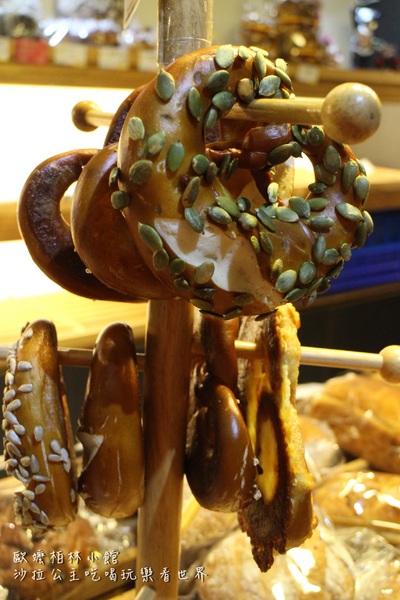 歐嬤柏林小館(园:貝貝熊柏林小館):台北‧東區美食『歐嬤柏林小館』最好吃的德國豬腳