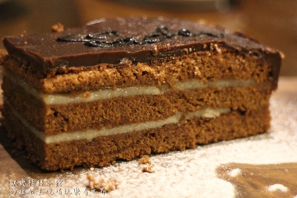 歐嬤柏林小館(园:貝貝熊柏林小館):台北‧東區美食『歐嬤柏林小館』最好吃的德國豬腳