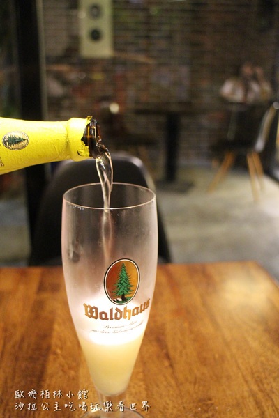 歐嬤柏林小館(园:貝貝熊柏林小館):台北‧東區美食『歐嬤柏林小館』最好吃的德國豬腳