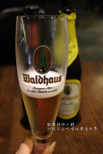 歐嬤柏林小館(园:貝貝熊柏林小館):台北‧東區美食『歐嬤柏林小館』最好吃的德國豬腳